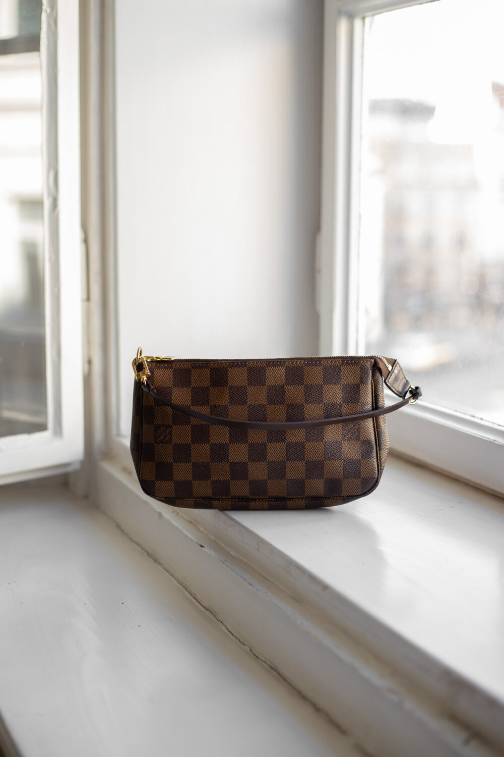 Louis Vuitton, Pochette Damier Ebene – Bild 2