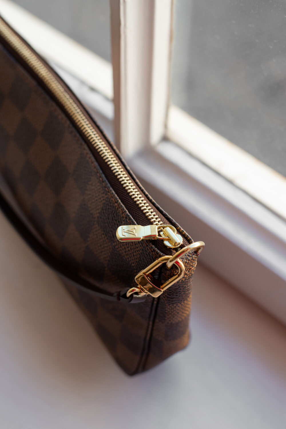 Louis Vuitton, Pochette Damier Ebene – Bild 8