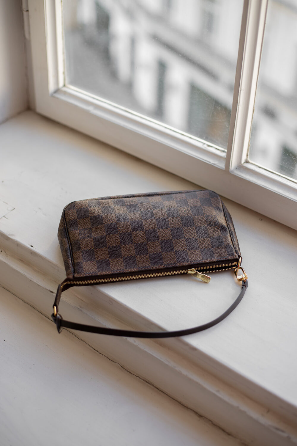 Louis Vuitton, Pochette Damier Ebene – Bild 9