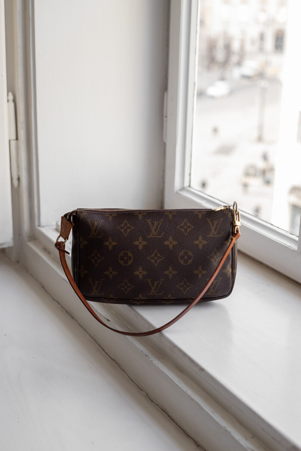 Louis Vuitton, Pochette Monogram