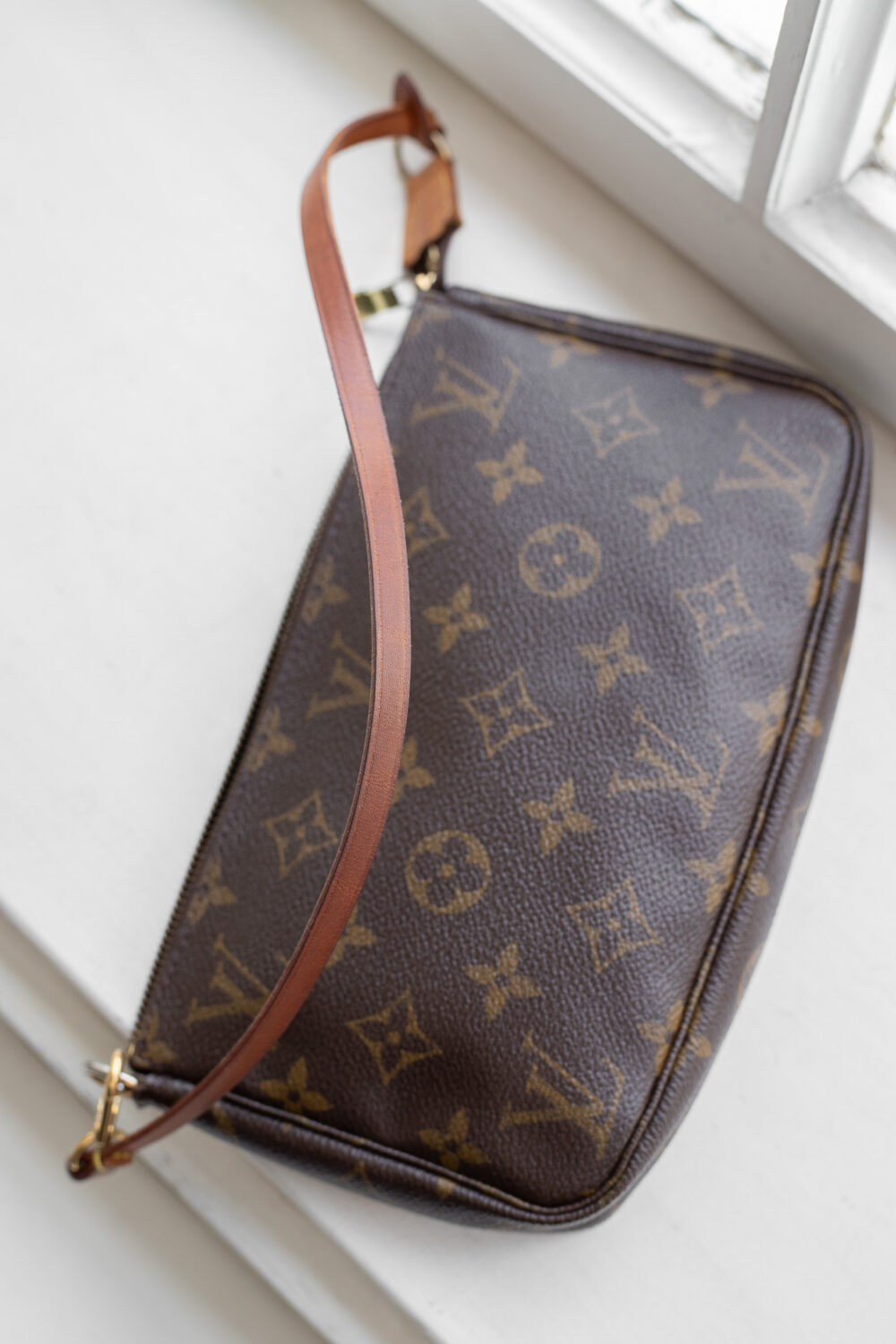 Louis Vuitton, Pochette Monogram – Bild 11