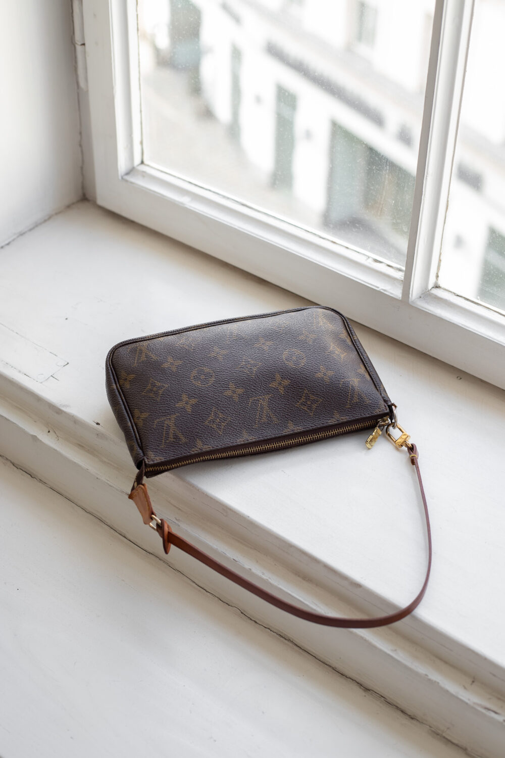 Louis Vuitton, Pochette Monogram – Bild 13