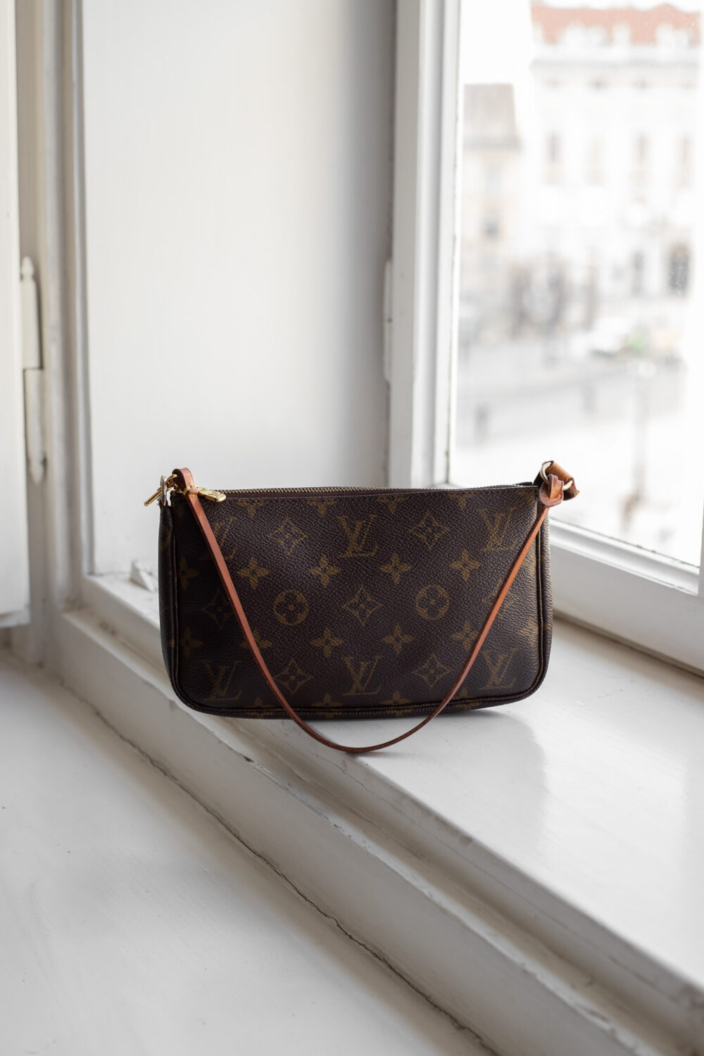 Louis Vuitton, Pochette Monogram – Bild 2
