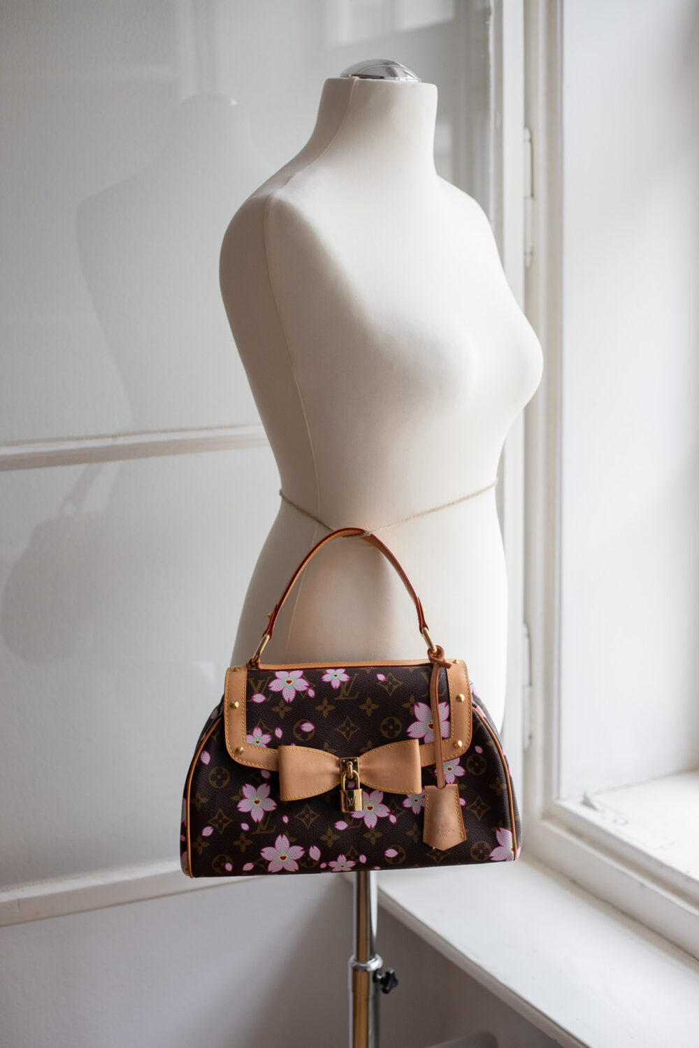 Louis Vuitton, LV X Takashi Murakami Sac Retro PM Cherry Blossom – Bild 9