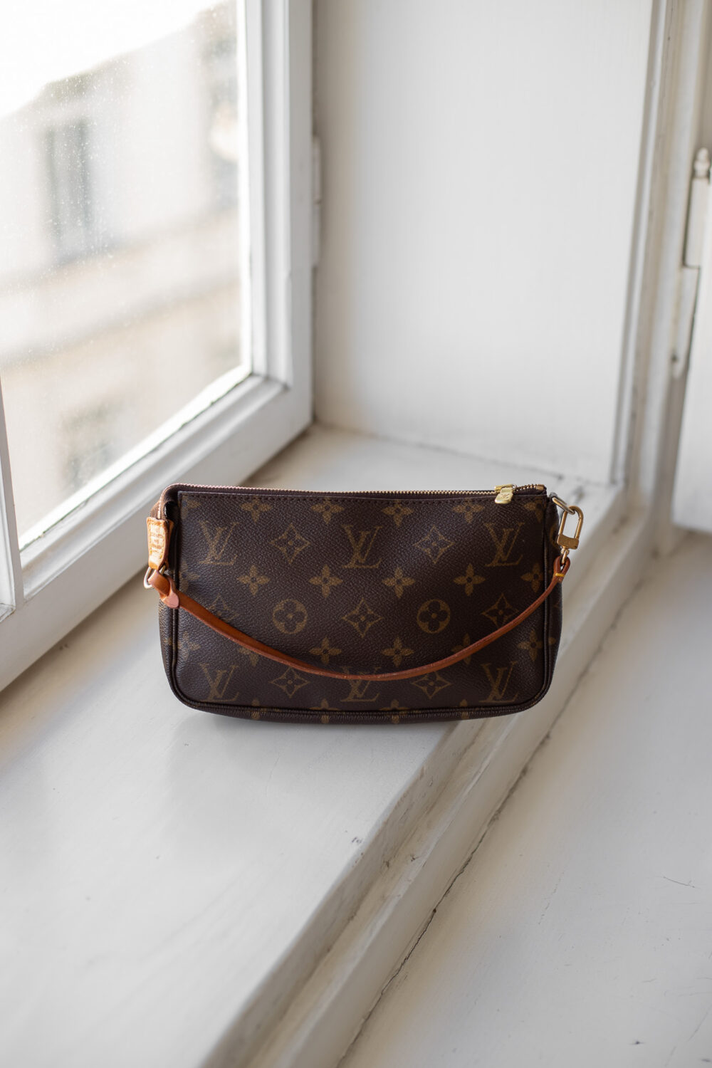 Louis Vuitton, Pochette Monogram