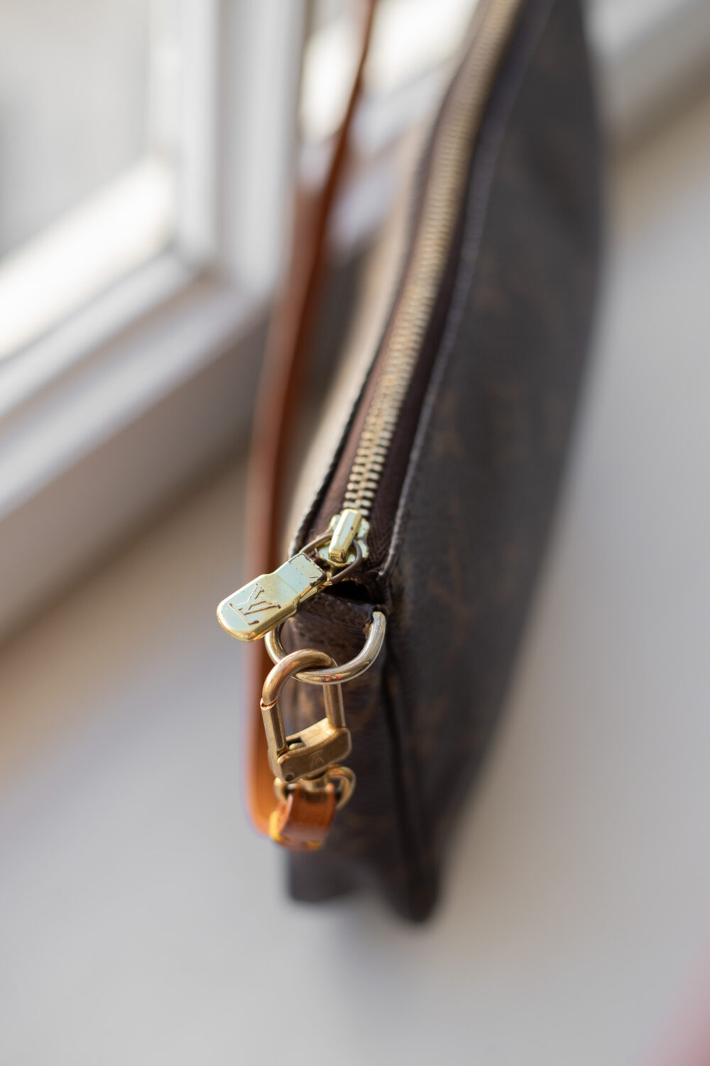 Louis Vuitton, Pochette Monogram – Bild 9