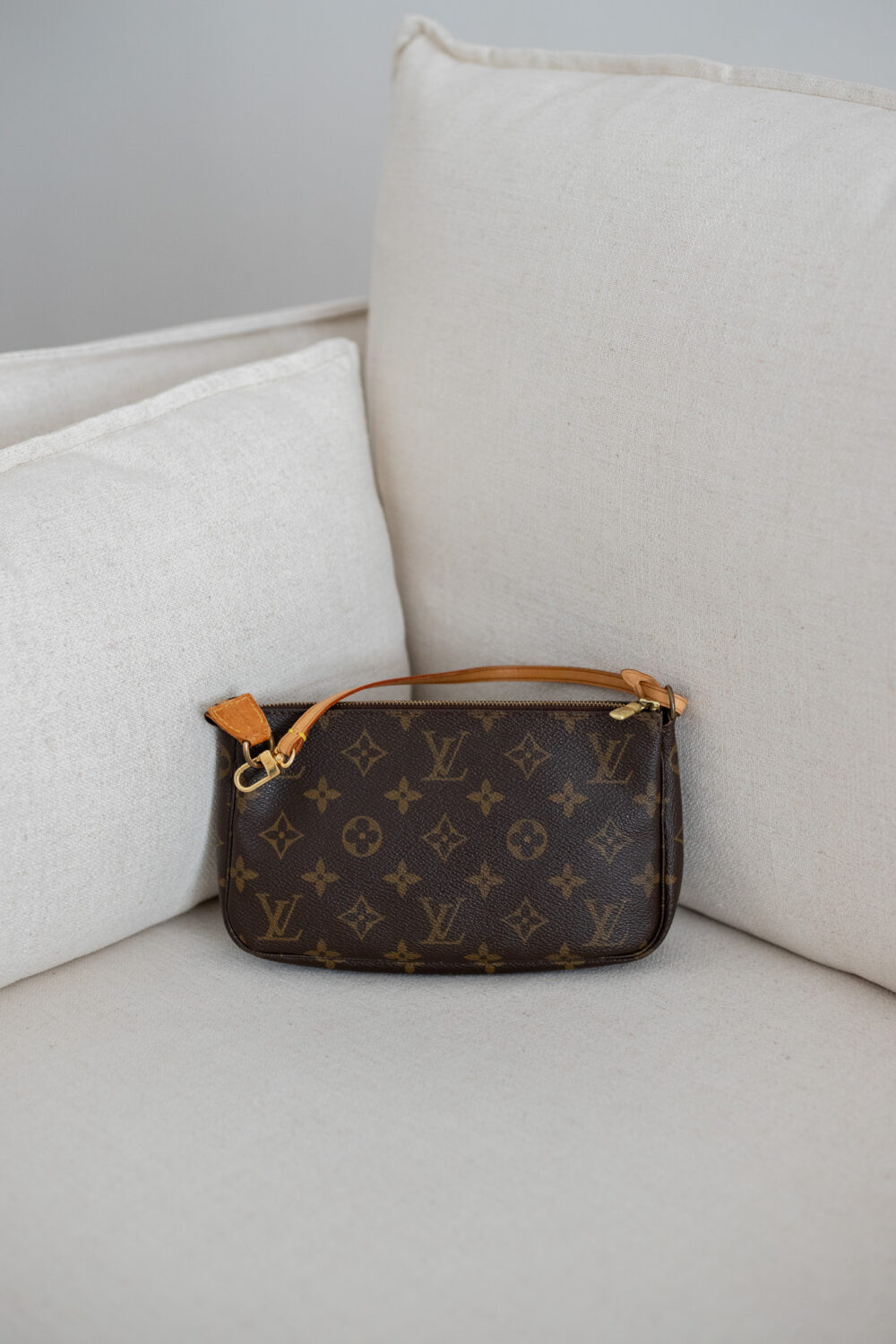 Louis Vuitton, Pochette Monogram