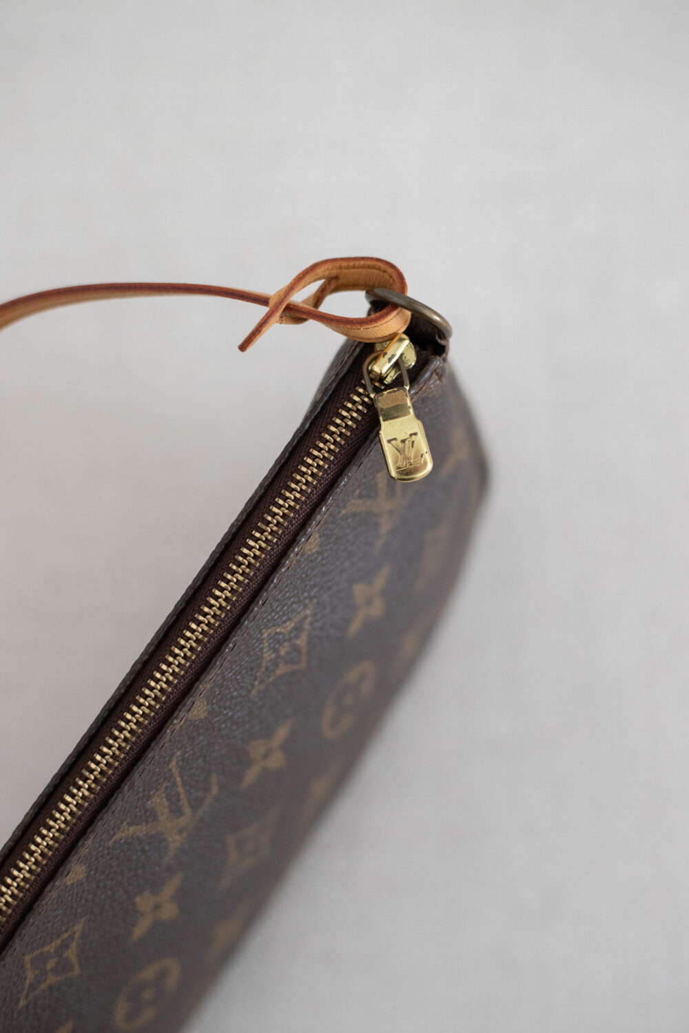 Louis Vuitton, Pochette Monogram – Bild 12