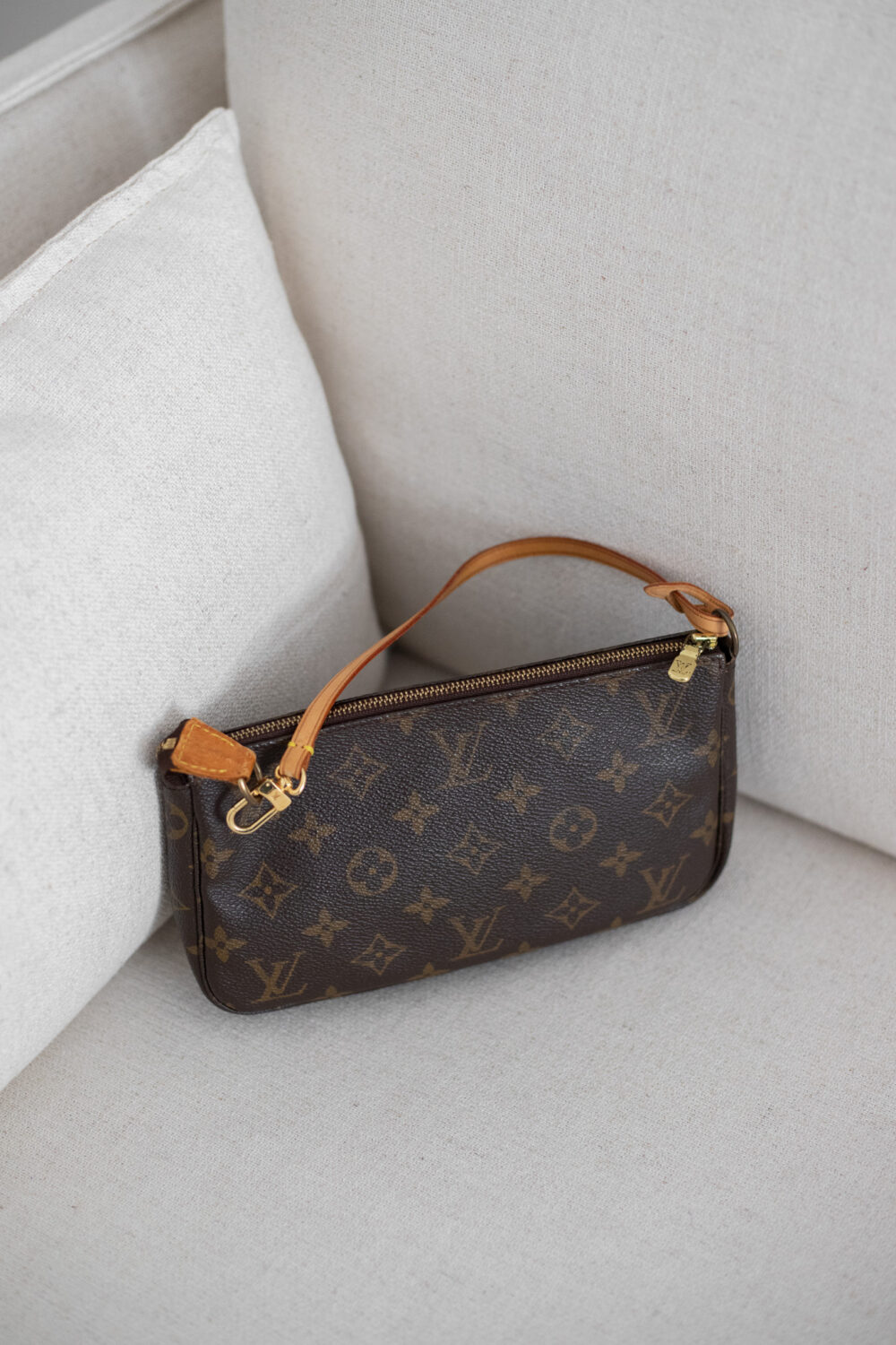 Louis Vuitton, Pochette Monogram – Bild 14