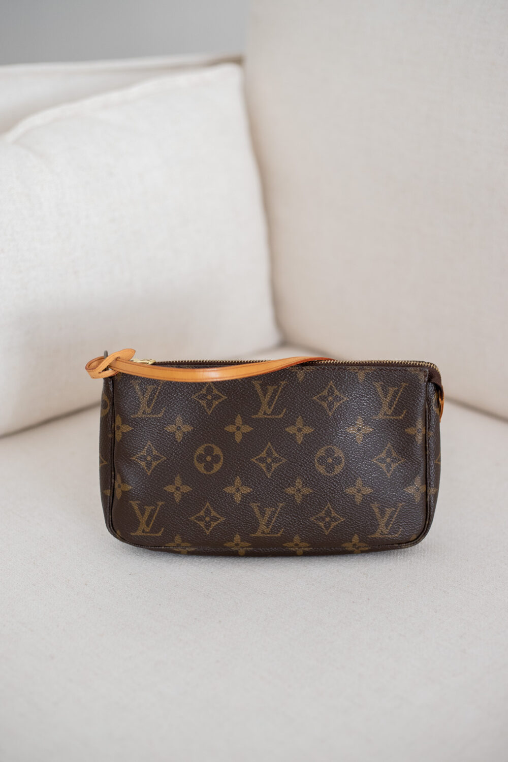 Louis Vuitton, Pochette Monogram – Bild 2
