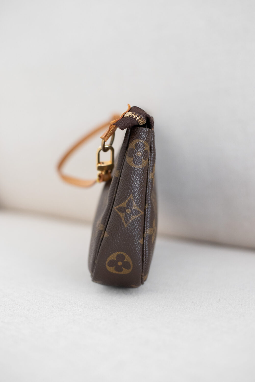 Louis Vuitton, Pochette Monogram – Bild 4