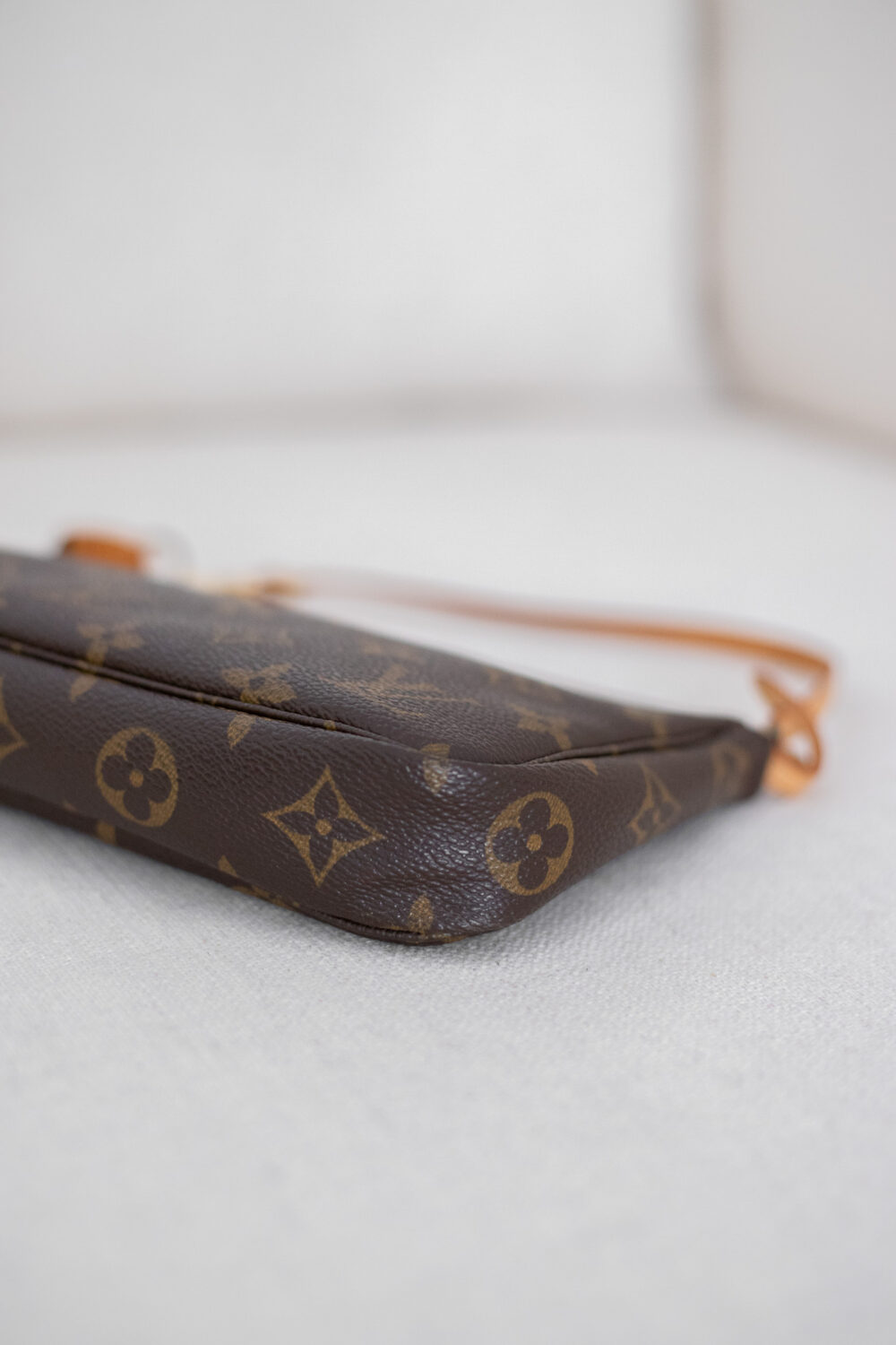 Louis Vuitton, Pochette Monogram – Bild 7