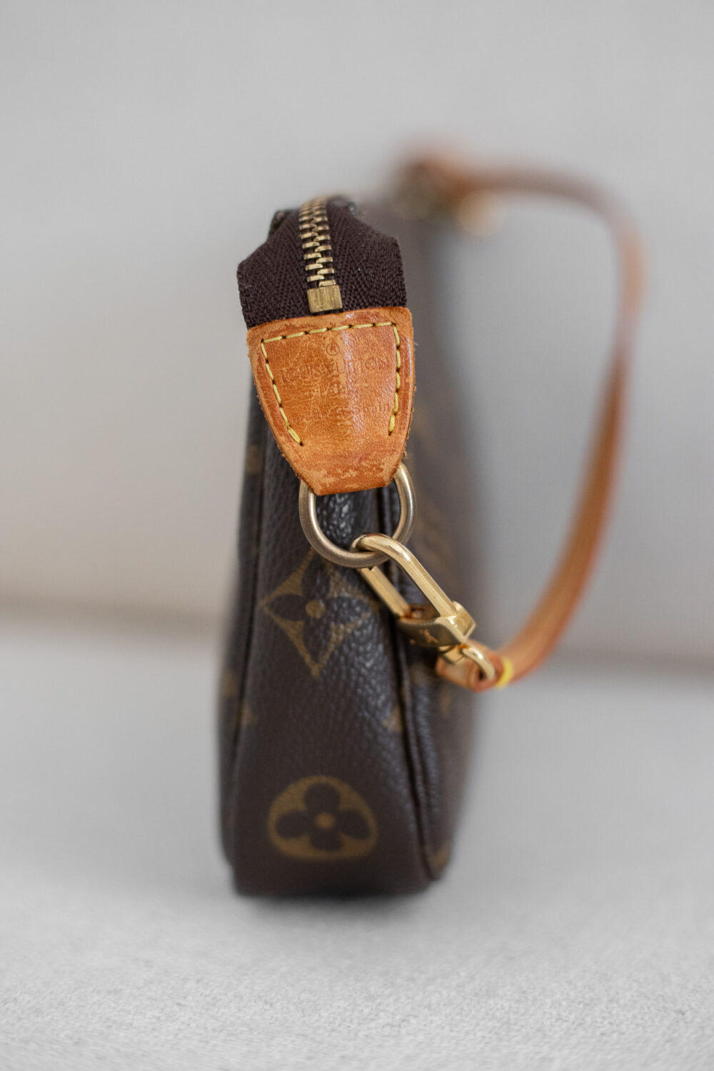 Louis Vuitton, Pochette Monogram – Bild 9