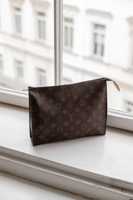 Louis Vuitton, Poche Toilette