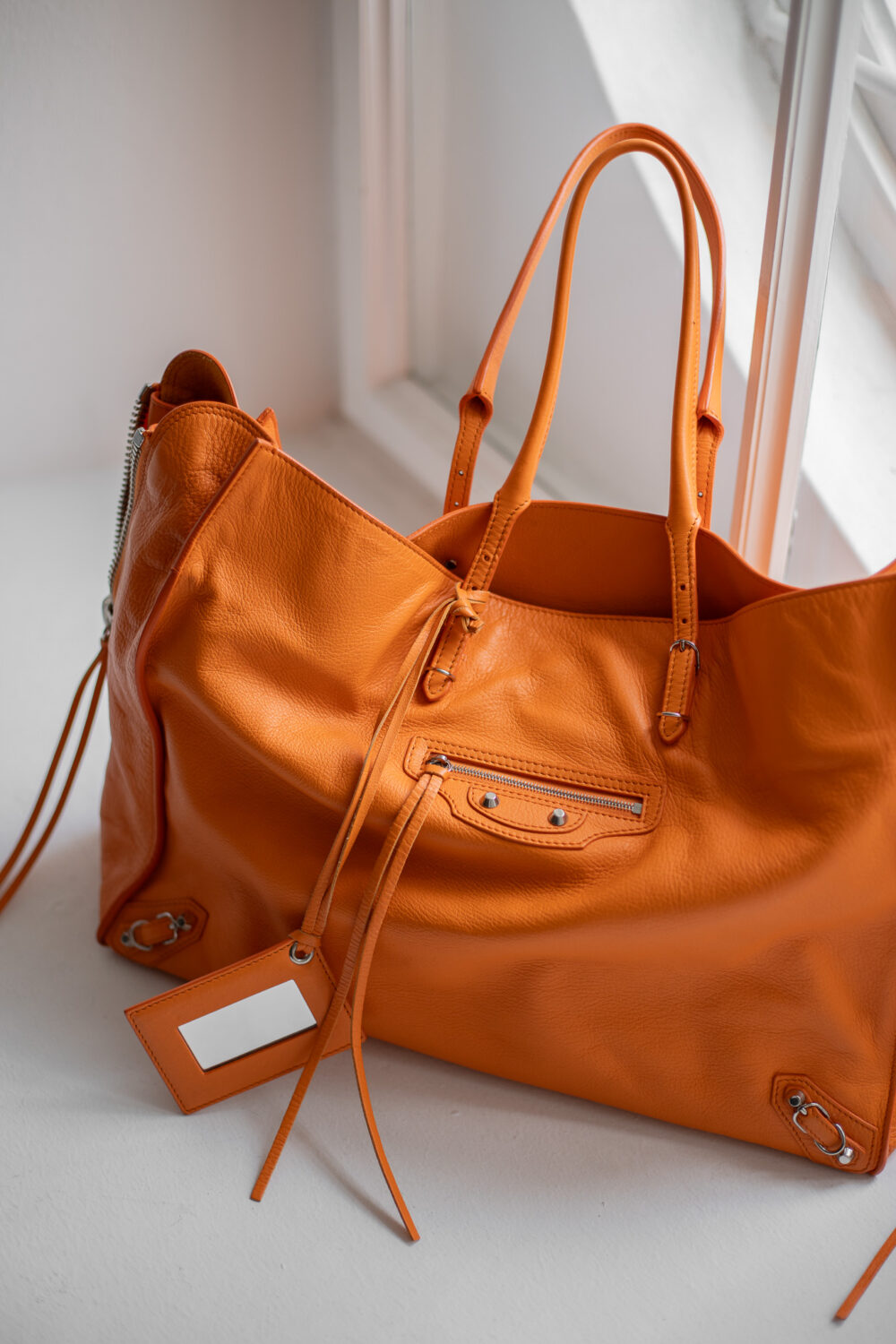 Balenciaga, Papier A4 Zip Around Tote Bag – Bild 10