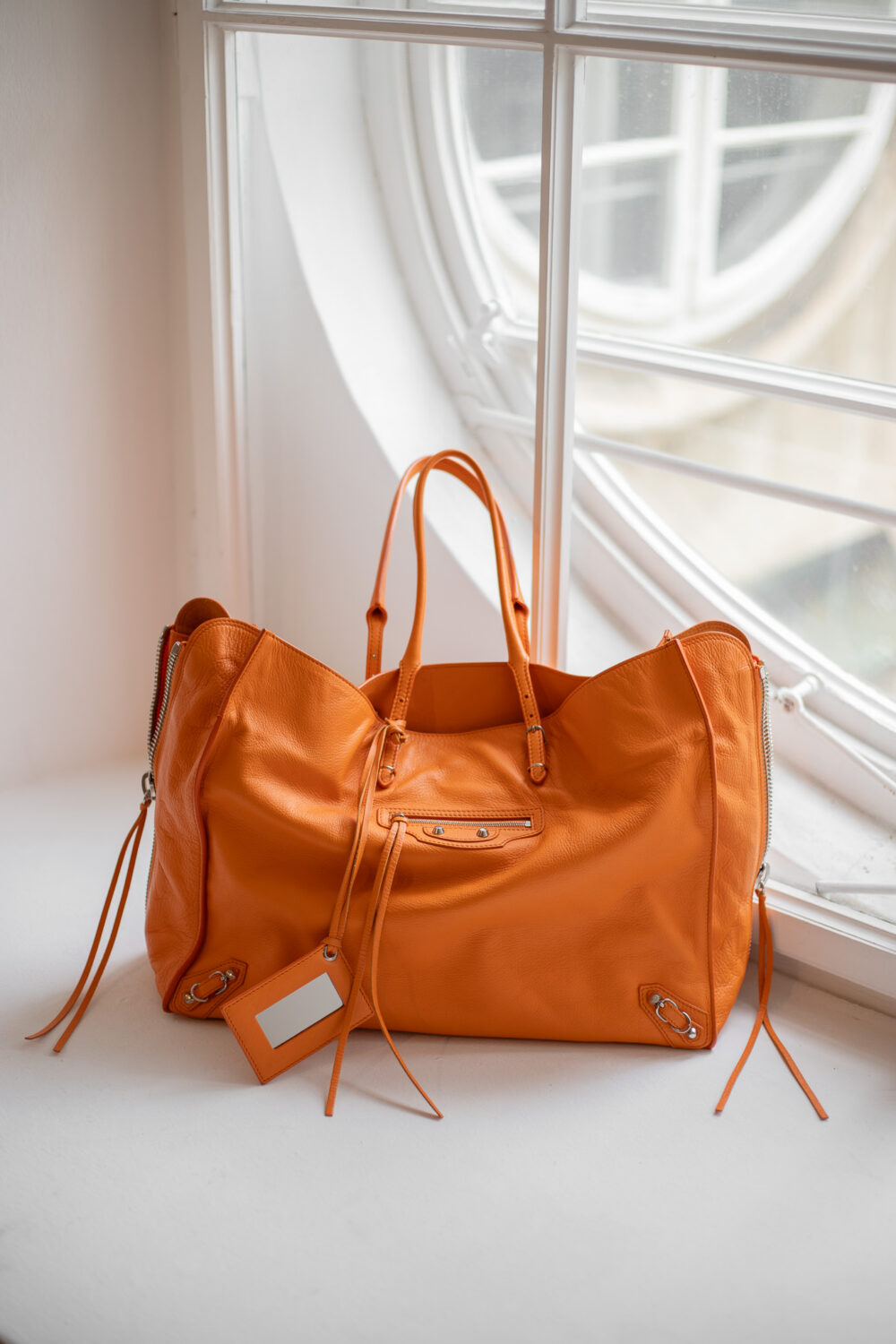 Balenciaga, Papier A4 Zip Around Tote Bag – Bild 2
