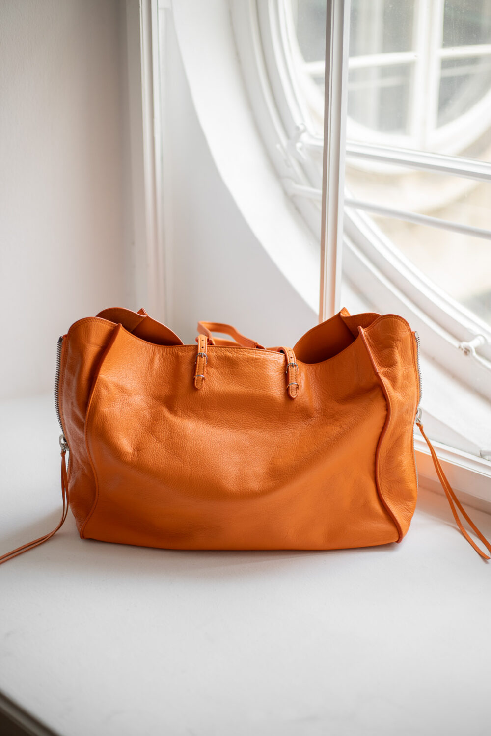 Balenciaga, Papier A4 Zip Around Tote Bag – Bild 3