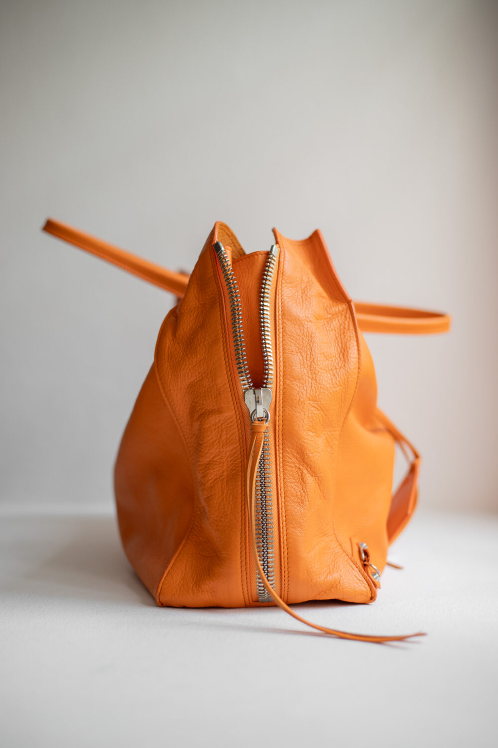 Balenciaga, Papier A4 Zip Around Tote Bag – Bild 5