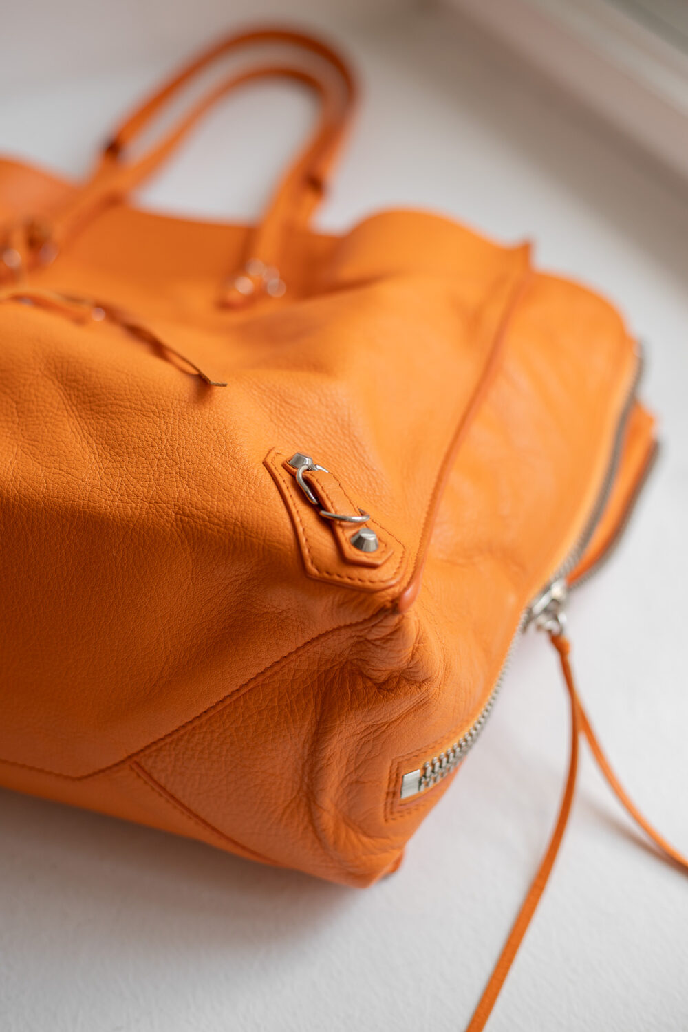 Balenciaga, Papier A4 Zip Around Tote Bag – Bild 6