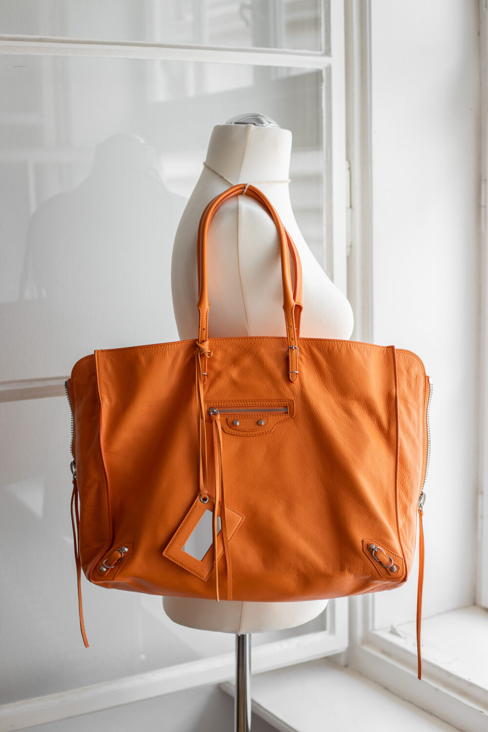 Balenciaga, Papier A4 Zip Around Tote Bag – Bild 9