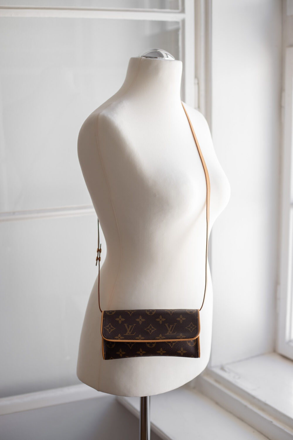 Louis Vuitton, Pochette Twin PM – Bild 9