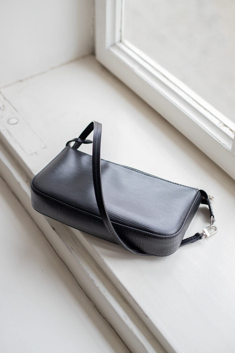 Louis Vuitton, Pochette Epi – Bild 10