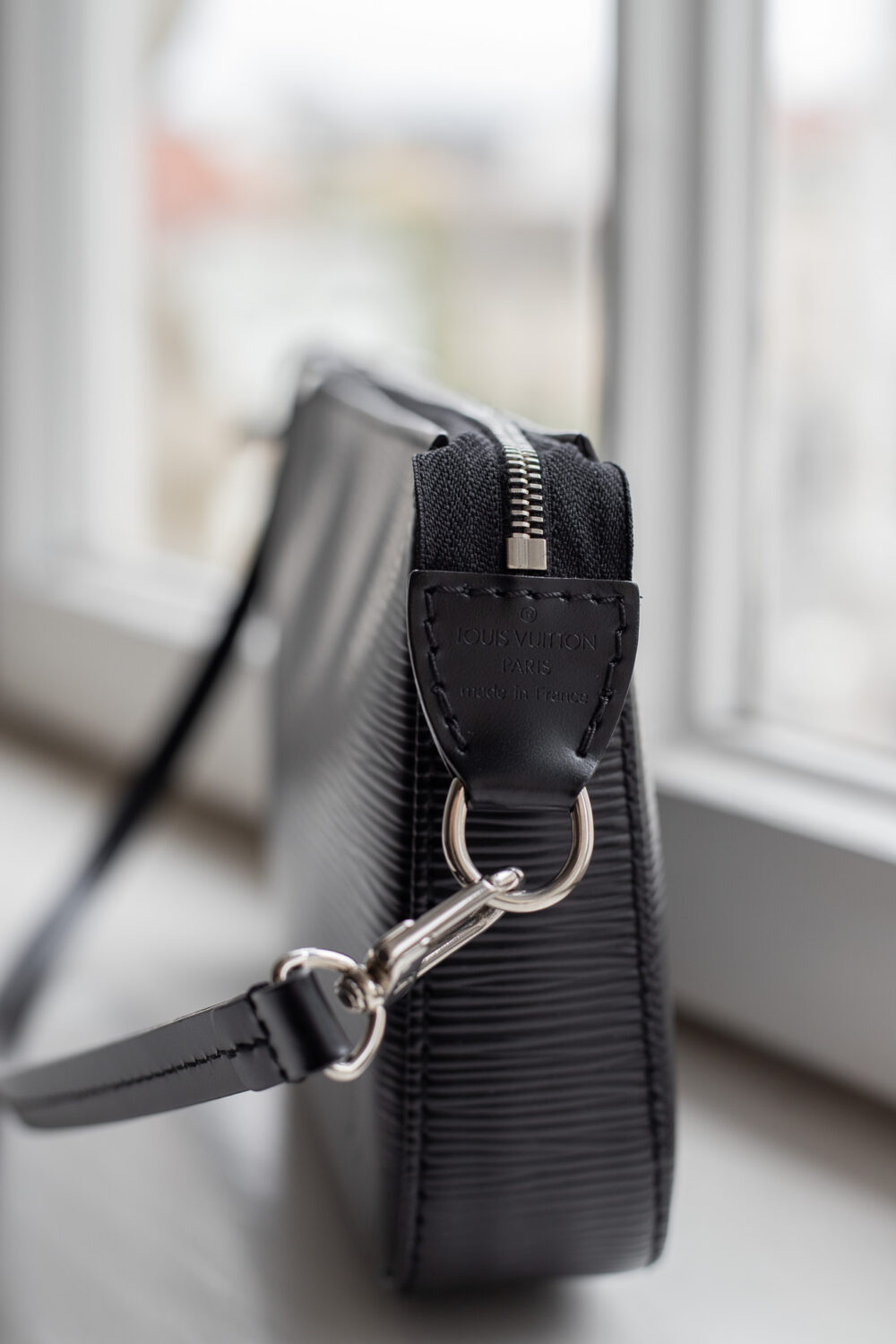 Louis Vuitton, Pochette Epi – Bild 12