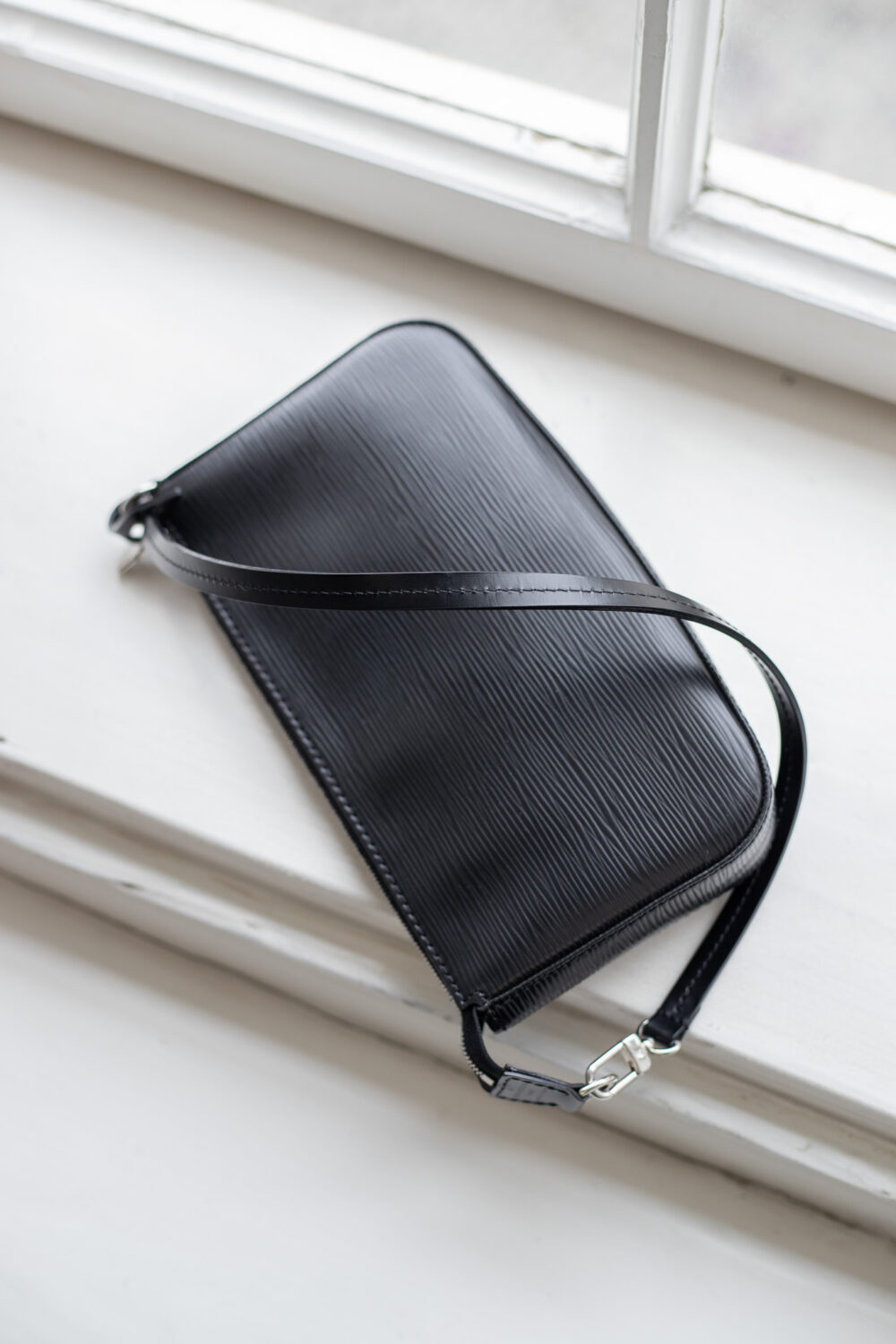 Louis Vuitton, Pochette Epi – Bild 14