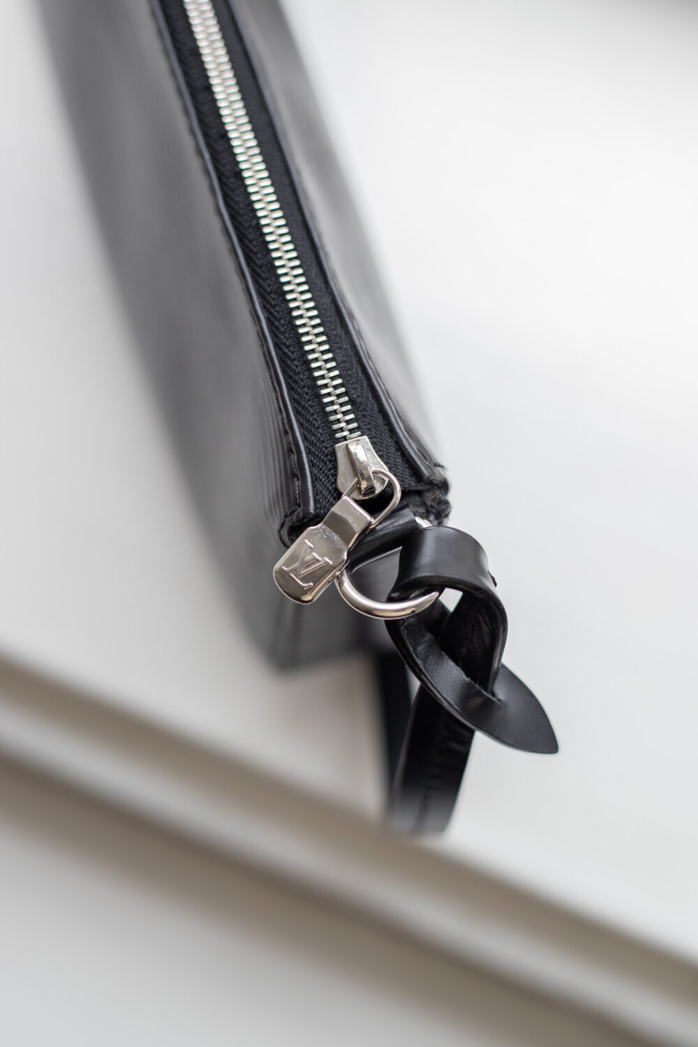 Louis Vuitton, Pochette Epi – Bild 15