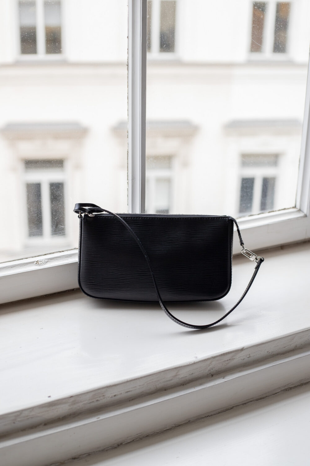 Louis Vuitton, Pochette Epi – Bild 17