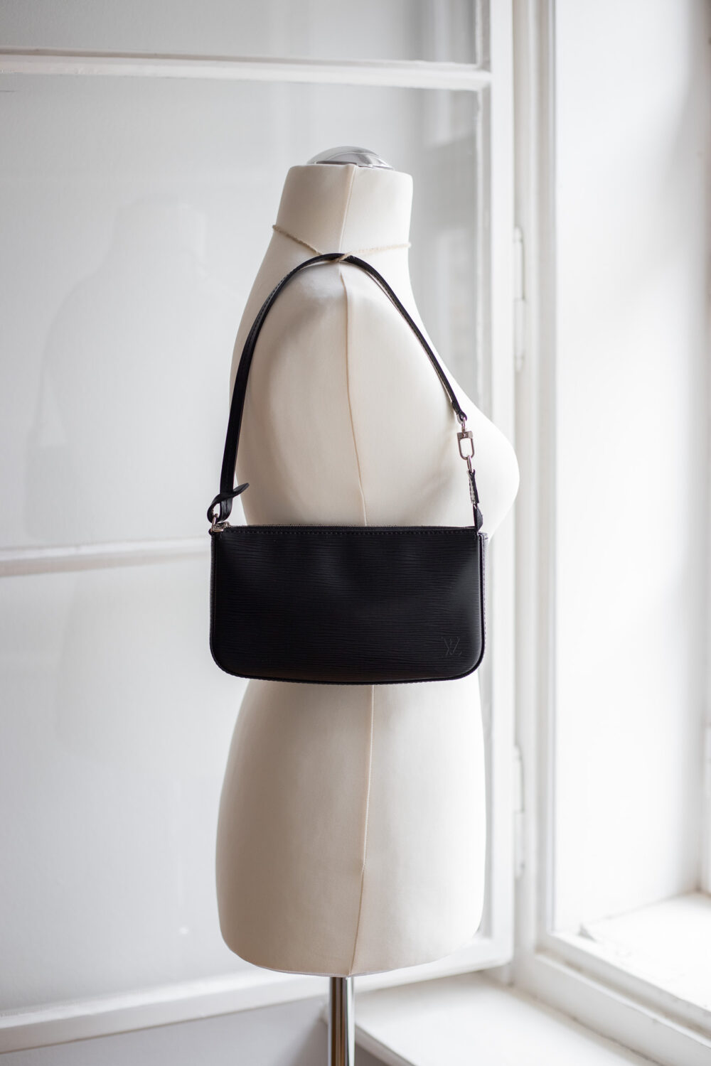 Louis Vuitton, Pochette Epi – Bild 9
