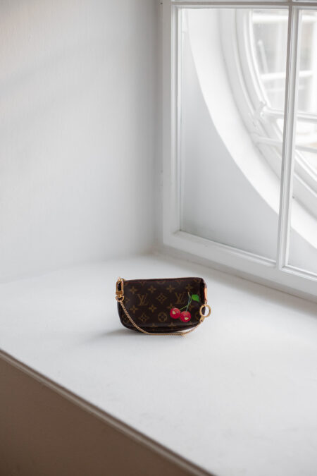 Louis Vuitton, Mini Pochette Cherry