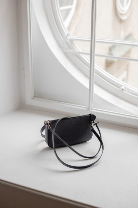 Louis Vuitton, Pochette Epi mit Crossbody Gurt