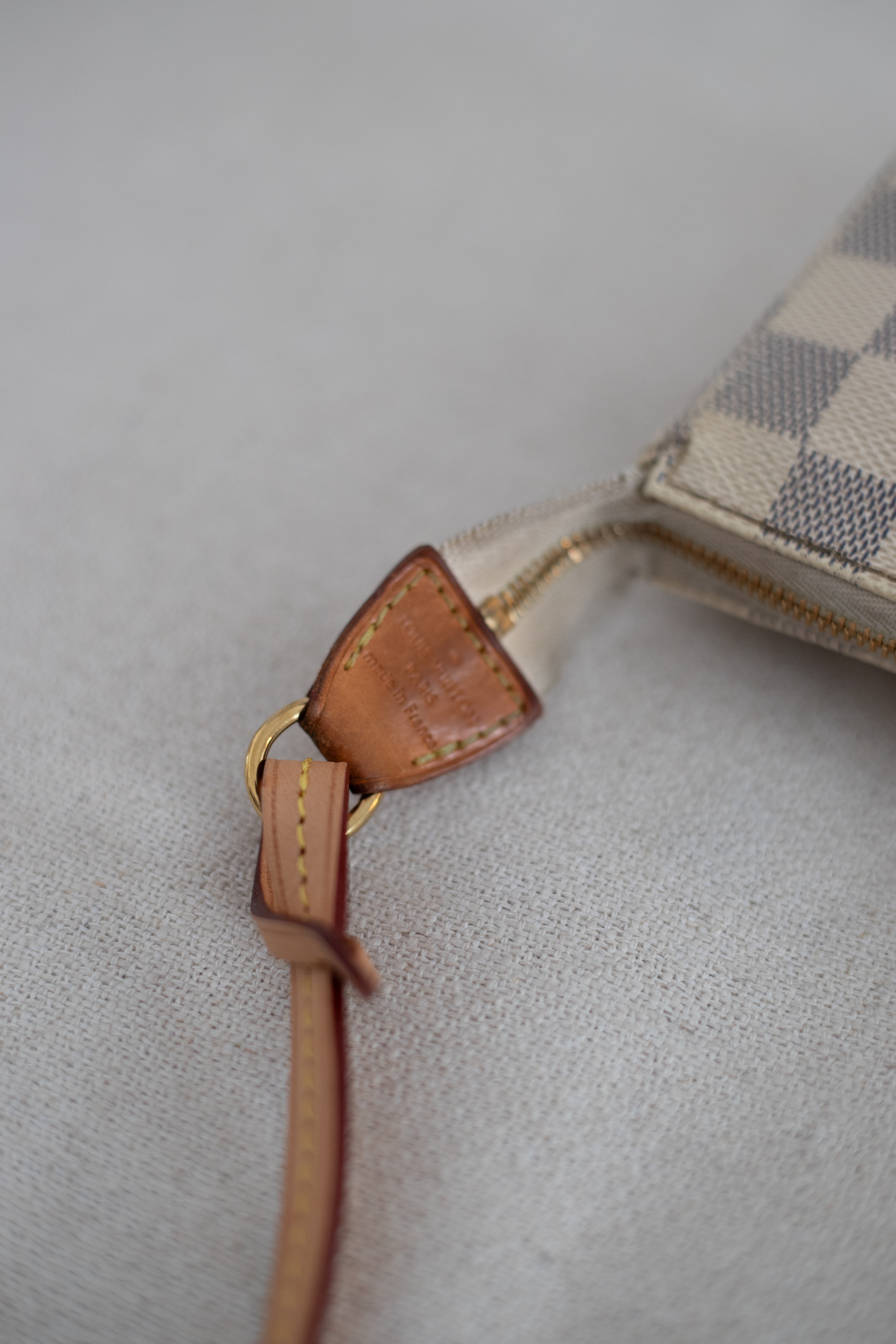 Louis Vuitton, Pochette Damier Azur – Bild 10