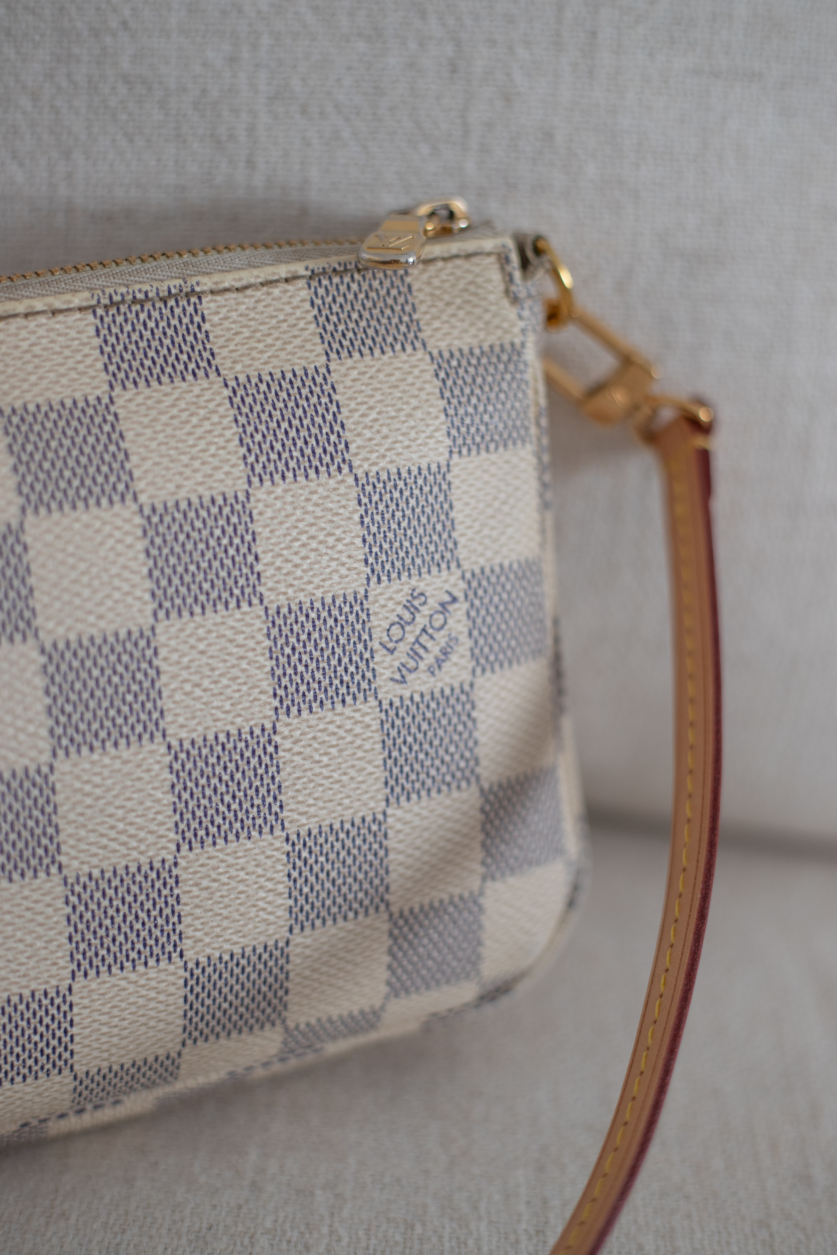Louis Vuitton, Pochette Damier Azur – Bild 2
