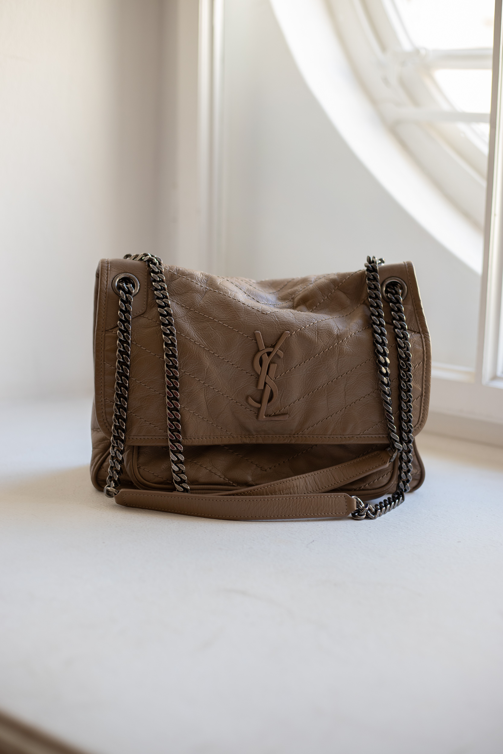 Saint Laurent, Niki Medium – Bild 14