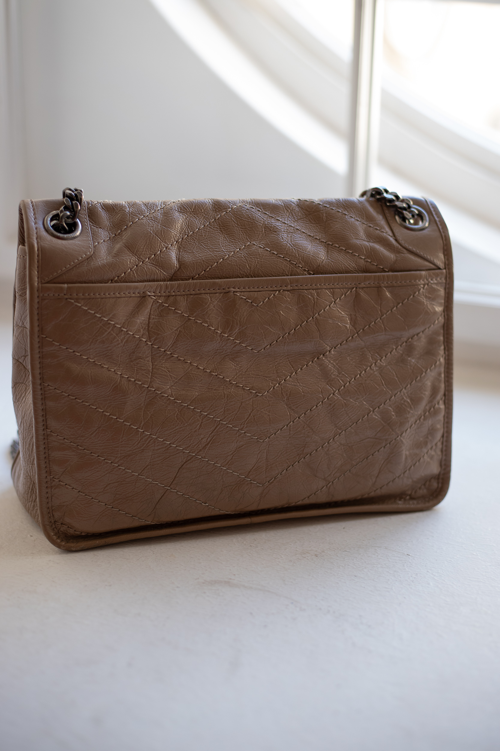 Saint Laurent, Niki Medium – Bild 3