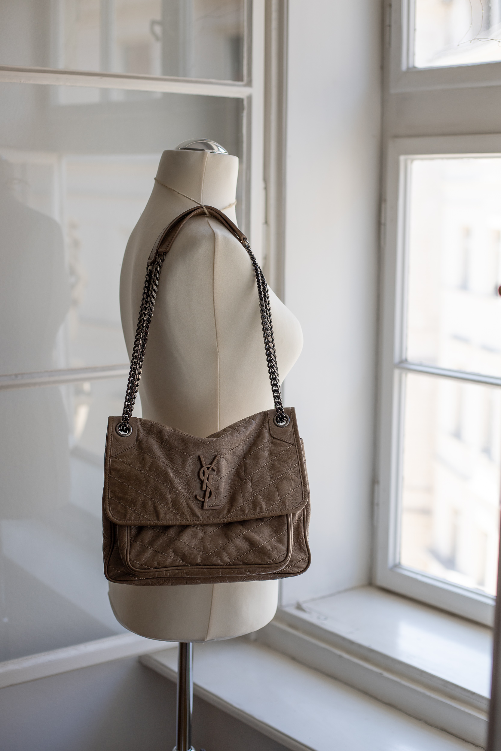 Saint Laurent, Niki Medium – Bild 7