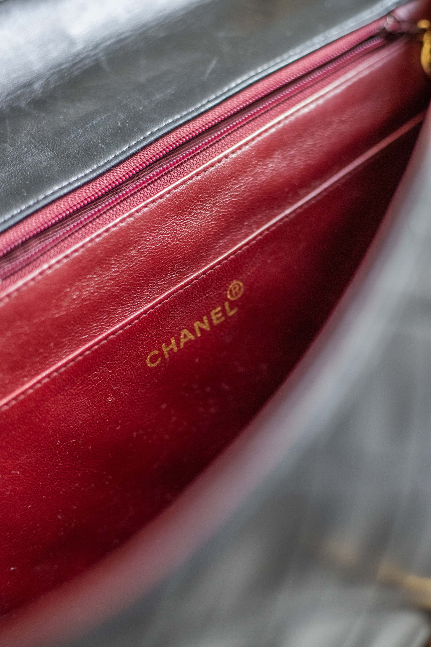 Chanel, Classic Flap Maxi – Bild 13