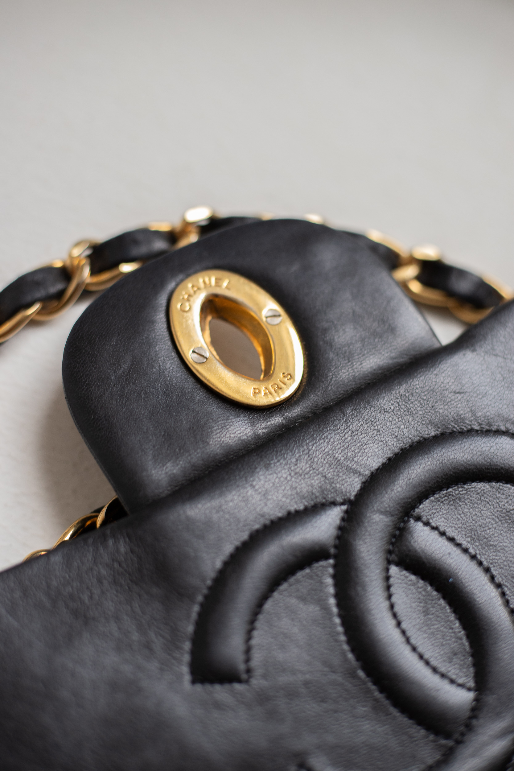 Chanel, Classic Flap Maxi – Bild 14