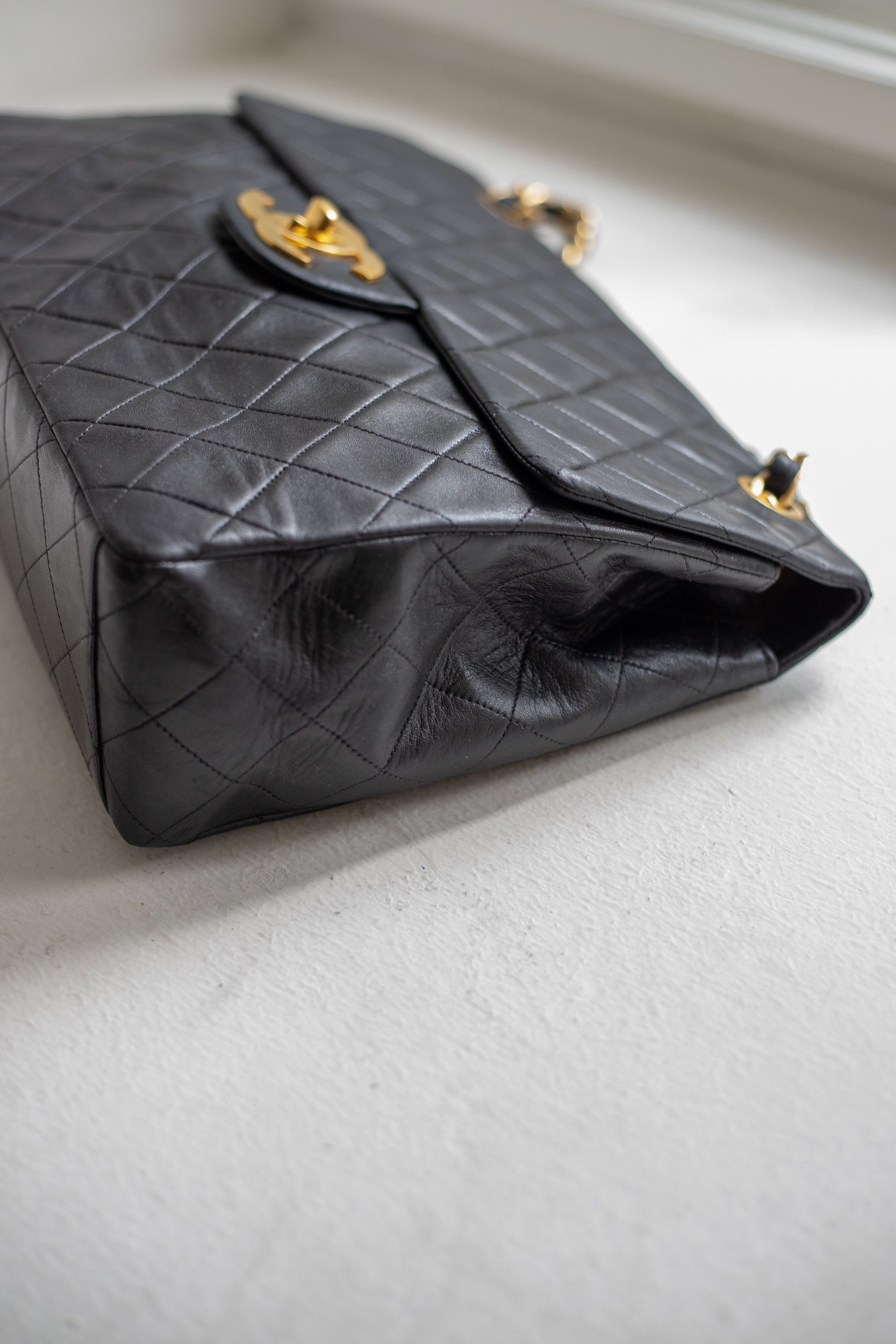 Chanel, Classic Flap Maxi – Bild 5