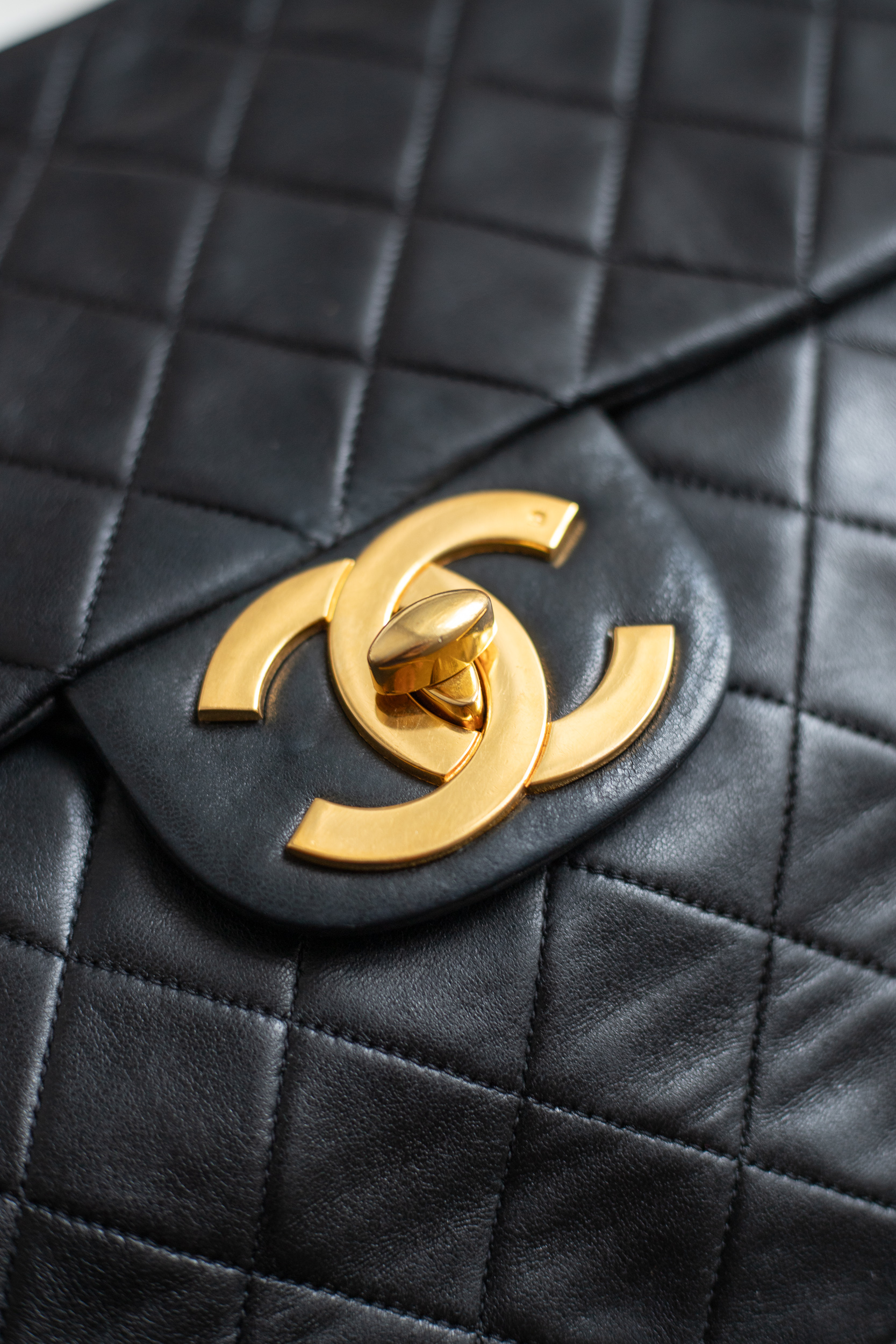 Chanel, Classic Flap Maxi – Bild 8