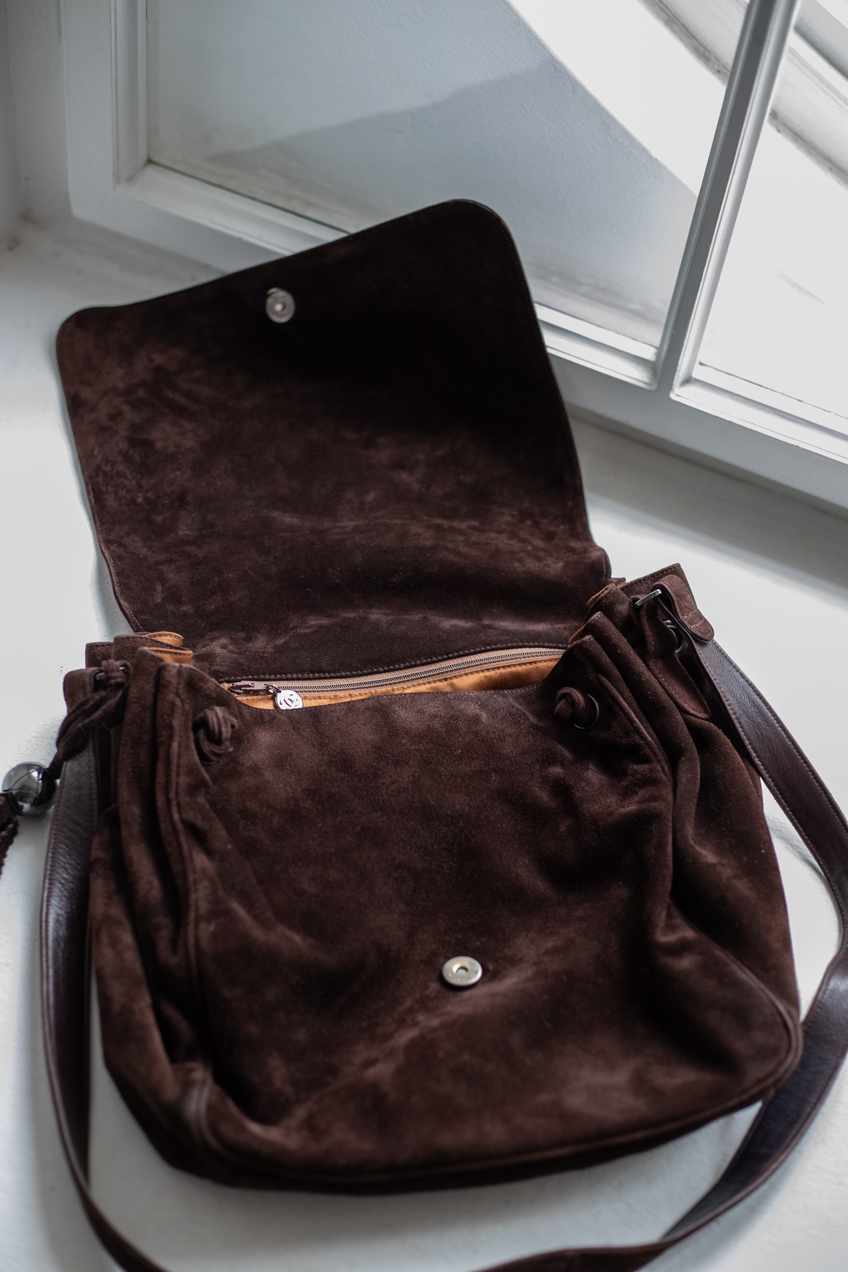 Chanel, Suede Messenger Bag – Bild 4